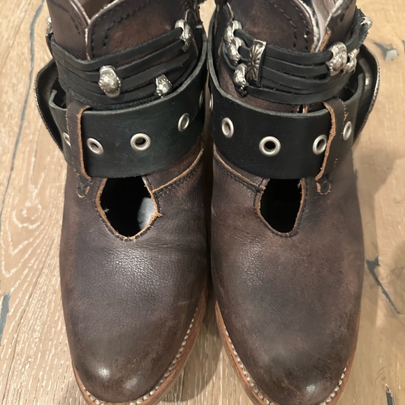 Freebird Saloon Leather Ankle Buckle Boots - Picture 4 of 11